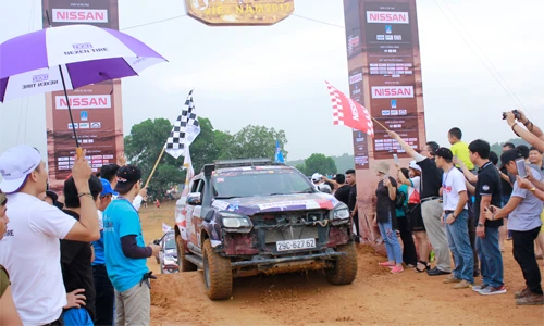 Khai màn giải đua ôtô địa hình lớn nhất Việt Nam 2017 