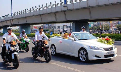 Hàng chục môtô PKL tại Sài Gòn rầm rộ "đưa nàng về dinh"