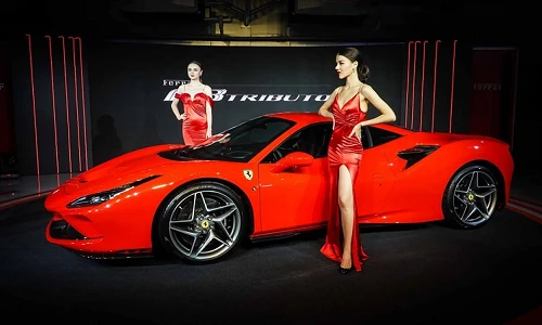 Dân chơi Thái "cưỡi" siêu xe Ferrari đến xem F8 Tributo ra mắt