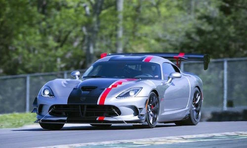 Sự hấp dẫn “chết người” từ “Hổ mang chúa” Dodge Viper ACR