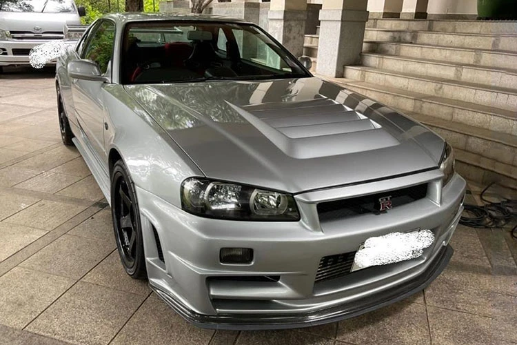 Huyền thoại Nissan Skyline GT-R R34 "kịch độc" bất ngờ về Việt Nam