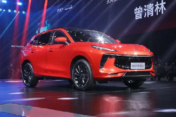 Dongfeng Fengxing T5 EVO "nhái" Porsche, từ 769 triệu tại Việt Nam