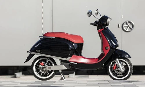 Xe máy điện Kumpan 1954 Ri S “bị tố” nhái Vespa