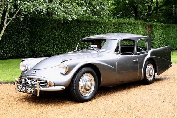 Daimler SP250 - chiếc xe mui trần độc đáo “xấu nhất lịch sử”