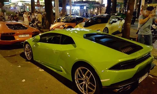 Loạt siêu xe tiền tỷ Việt Nam tụ tập dạo phố cuối tuần