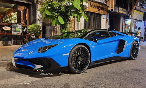 "Chạm mặt" Lamborghini Aventador SV gần 40 tỷ tại Việt Nam