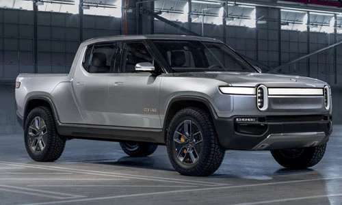 Bán tải điện Rivian R1T mạnh ngang siêu xe giá 1,4 tỷ