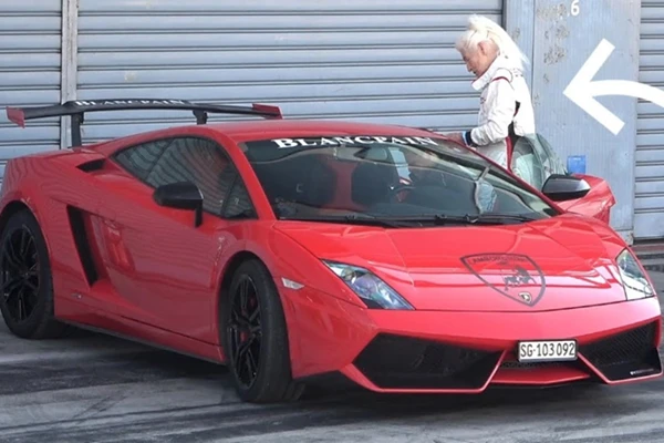 Cụ bà 83 tuổi lái siêu xe Lamborghini phi "như bay" trên đường đua