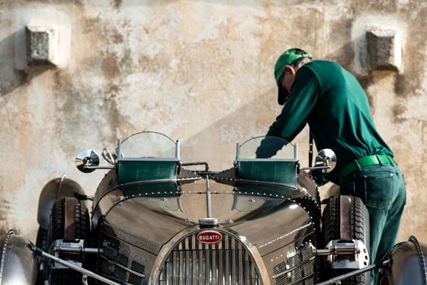 Dàn xe Bugatti cổ triệu đô siêu hiếm "phượt" hơn 1.000 km tại Sicily