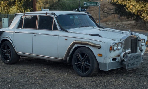 Soi siêu xe sang Rolls-Royce phong cách “đồng nát“