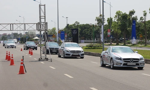 Luyện tay lái, ngắm xe đẹp tại Mercedes Driving Academy 2015