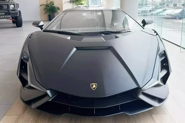 Tay chơi siêu xe Hoàng Kim Khánh lại khoe Lamborghini Sian 76 tỷ đồng