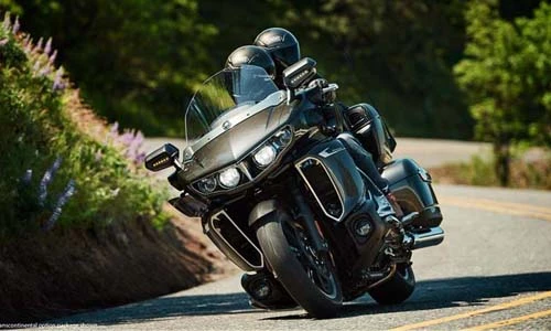 Môtô Yamaha Star Eluder giá 506 triệu "đấu" Honda Goldwing