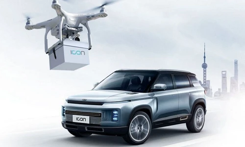 "Né" Covid-19 - Geely dùng thiết bị bay khoá xe cho khách hàng