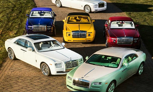 Đại gia mua cùng lúc cả dàn xe siêu sang Rolls-Royce