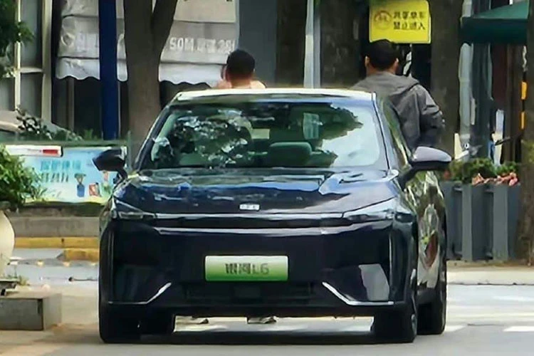 Geely Galaxy L6 "uống" 5 lít xăng/100km, giá chỉ từ 326 triệu đồng