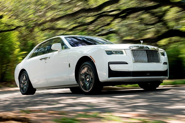 Rolls-Royce Ghost mới khiến người dùng "phát mệt" vì quá yên tĩnh