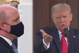 Video: Ông Trump bảo phóng viên gỡ khẩu trang tại họp báo