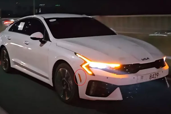 Chiếc Kia K5 2024 “bằng xương, bằng thịt” lăn bánh trên đường phố