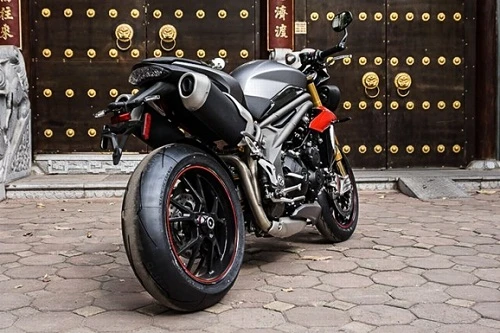 Môtô Triumph Speed Triple mới giá 650 triệu tại Hà Nội