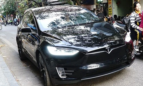 Siêu ôtô điện Tesla Model X P100D hơn 8 tỷ tại Hà Nội