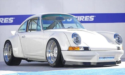 Choáng với xe Porsche 911 dùng động cơ điện của Tesla