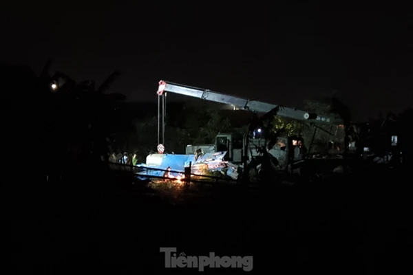 Xuyên đêm bám hiện trường xử lý xác máy bay Su-22 rơi