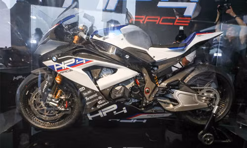 Siêu môtô BMW HP4 Race mới giá 2,8 tỷ tại Malaysia