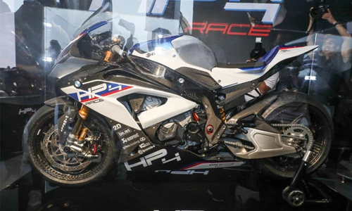 Siêu môtô BMW HP4 Race mới giá 2,8 tỷ tại Malaysia