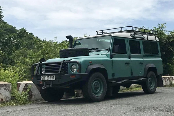 Land Rover Defender TD5 dùng 18 năm bán hơn 2 tỷ ở Sài Gòn