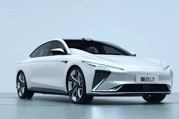 Zhiji L7 - xe điện Trung Quốc xạc không dây, chạy gần 1.000 km