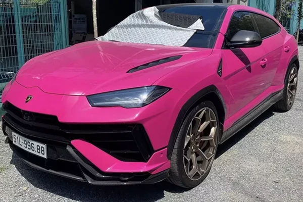 Lamborghini Urus hơn 16 tỷ "màu hường" biển số 100 triệu ở TP.HCM