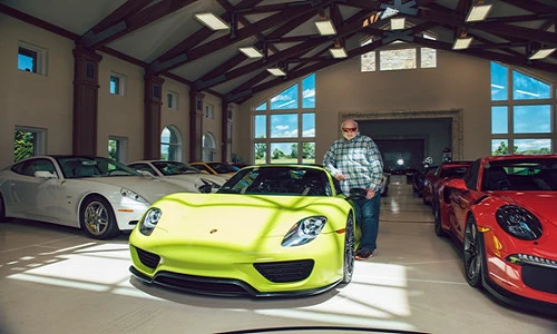 Nhà sưu tập Michael Fux rao bán bộ ba siêu xe đình đám