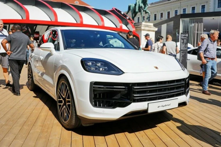 Porsche Cayenne Turbo S E-Hybrid 2024 ra mắt, từ 2,4 tỷ đồng