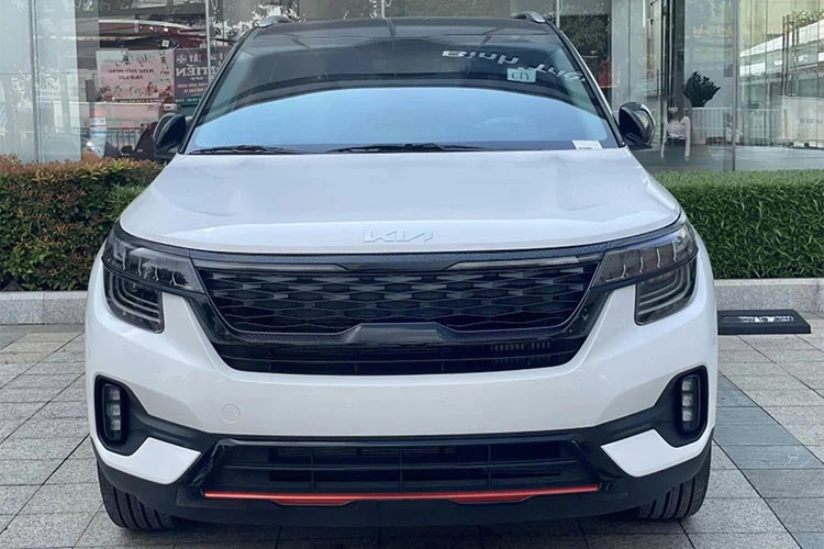 Cận cảnh Kia Seltos X-Line tại Việt Nam, rẻ hơn "đối thủ" Toyota Yaris Cross