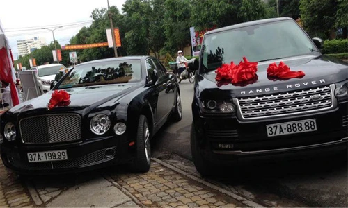 "Soi" Bentley và Range Rover tiền tỷ rước dâu ở Nghệ An