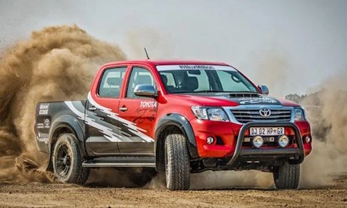Xe bán tải “sói đội lốt cừu” Toyota Hilux Racing Experience