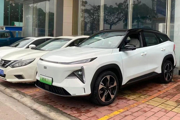 Geely Galaxy L7 từ 690 triệu đồng - SUV cỡ trung “bầu trời công nghệ”