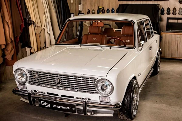 "La già" Lada VAZ 2101 độ nội thất đẳng cấp đầy sang chảnh