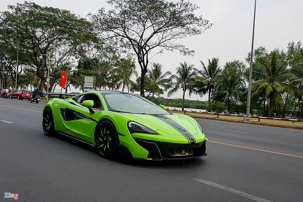 Đây là chiếc siêu xe McLaren 570S với gói độ độc nhất Việt Nam