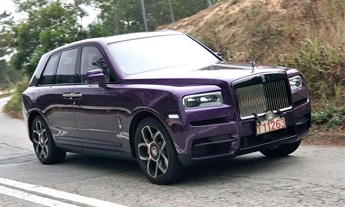 Rolls-Royce Cullinan Black Badge "màu độc" gần 35 tỷ đồng 