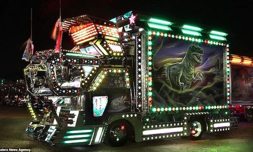 Phong cách độ xe Dekotora “siêu tốn kém” của dân chơi Nhật