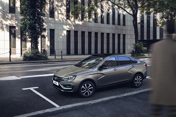 Lada Vesta 2022 giá rẻ Nga vén màn, cạnh tranh Hyundai Accent