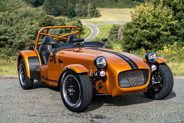 Caterham Seven 170 - xe mui trần nhẹ nhất thế giới giá 31,900 USD