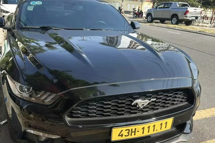 Ford Mustang biển đẹp "ngũ quý 1" chạy dịch vụ tại Huế