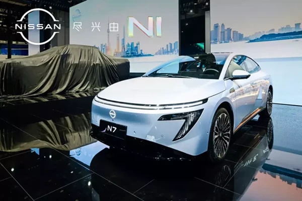 Nissan N7 2025 ra mắt, "thách đấu" Toyota Camry và Honda Accord