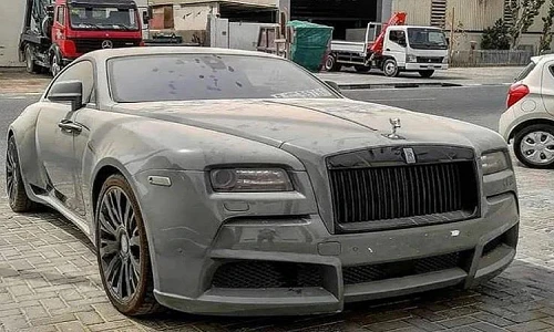 Hàng loạt xe siêu sang Rolls-Royce bị “bỏ xó” tại Dubai 