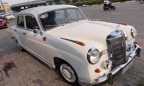 "Xế cụ" hơn 50 tuổi Mercedes 190 Ponton tại Sài Gòn