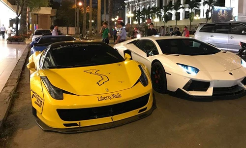 Choáng với dàn siêu xe triệu đô lăn bánh tại Sài Gòn