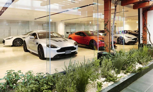 Cận cảnh đại lý siêu xe Aston Martin lớn nhất Thế giới
